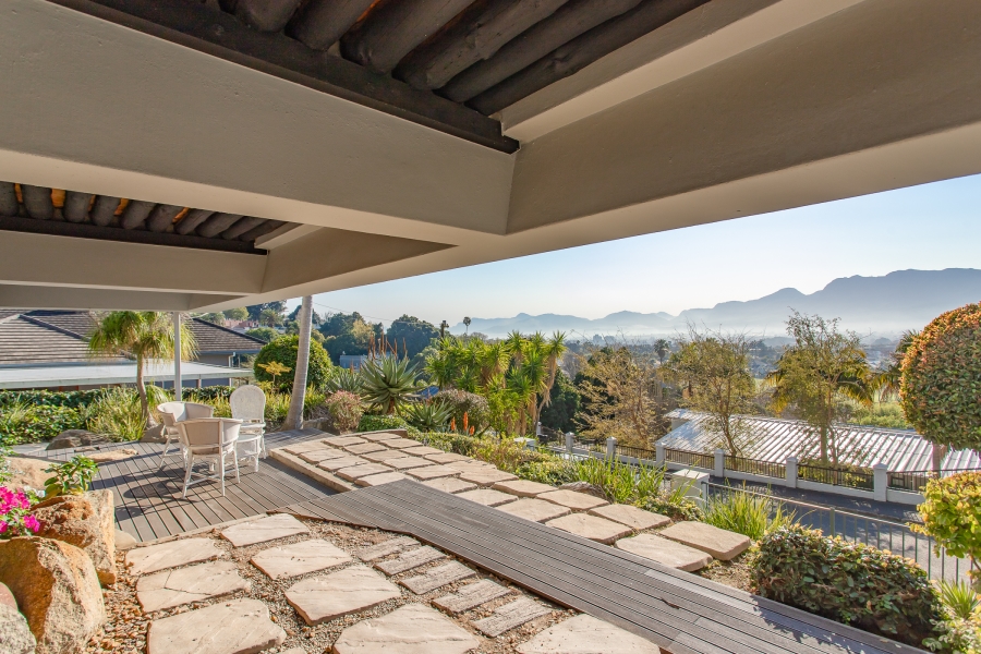 4 Bedroom Property for Sale in Lemoenkloof Western Cape